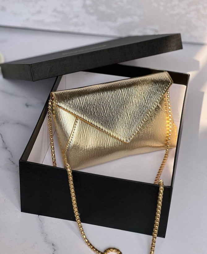 زارا پاکتی